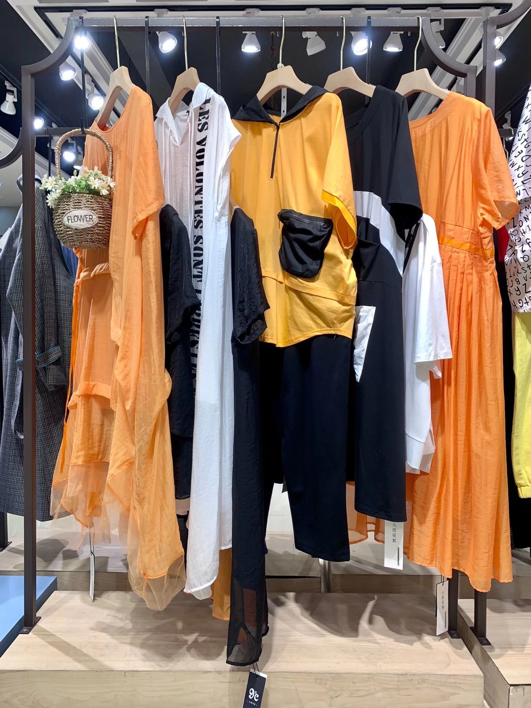 杭州知 名女裝九度2022夏品牌女裝折扣商場撤柜尾貨庫存批發(fā)