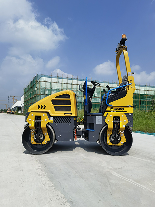 徐工XD120雙鋼輪全液壓3噸壓路機(jī)小型壓路機(jī)機(jī)動(dòng)靈活