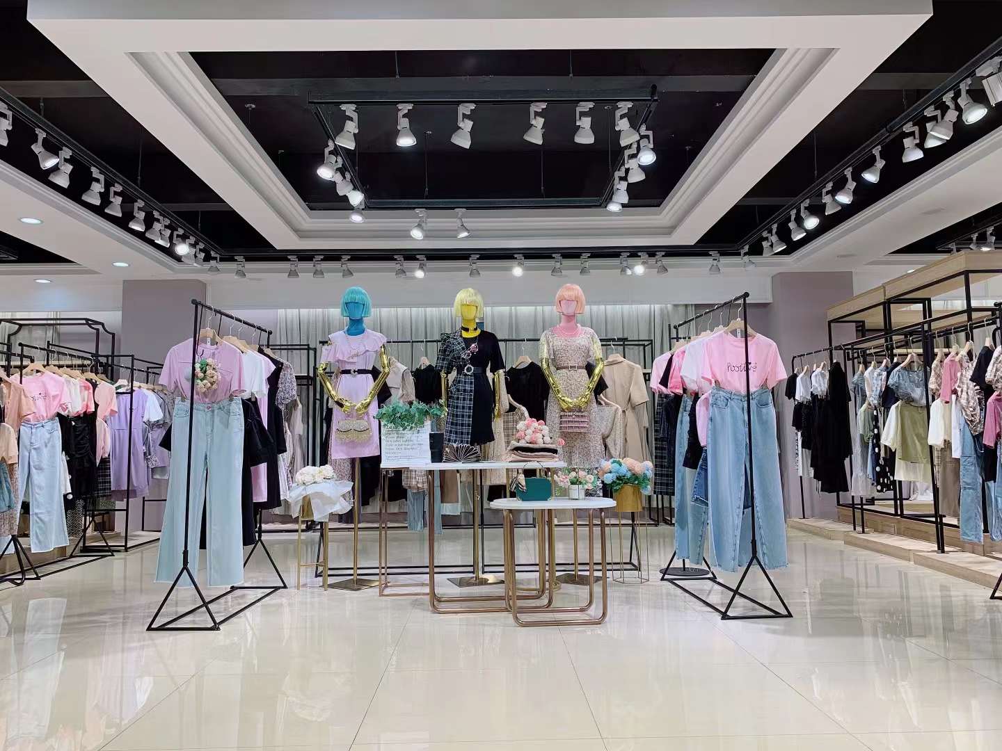 杭州品牌迪卡軒2022夏品牌折扣女裝庫(kù)存貨源清倉(cāng)批發(fā)商