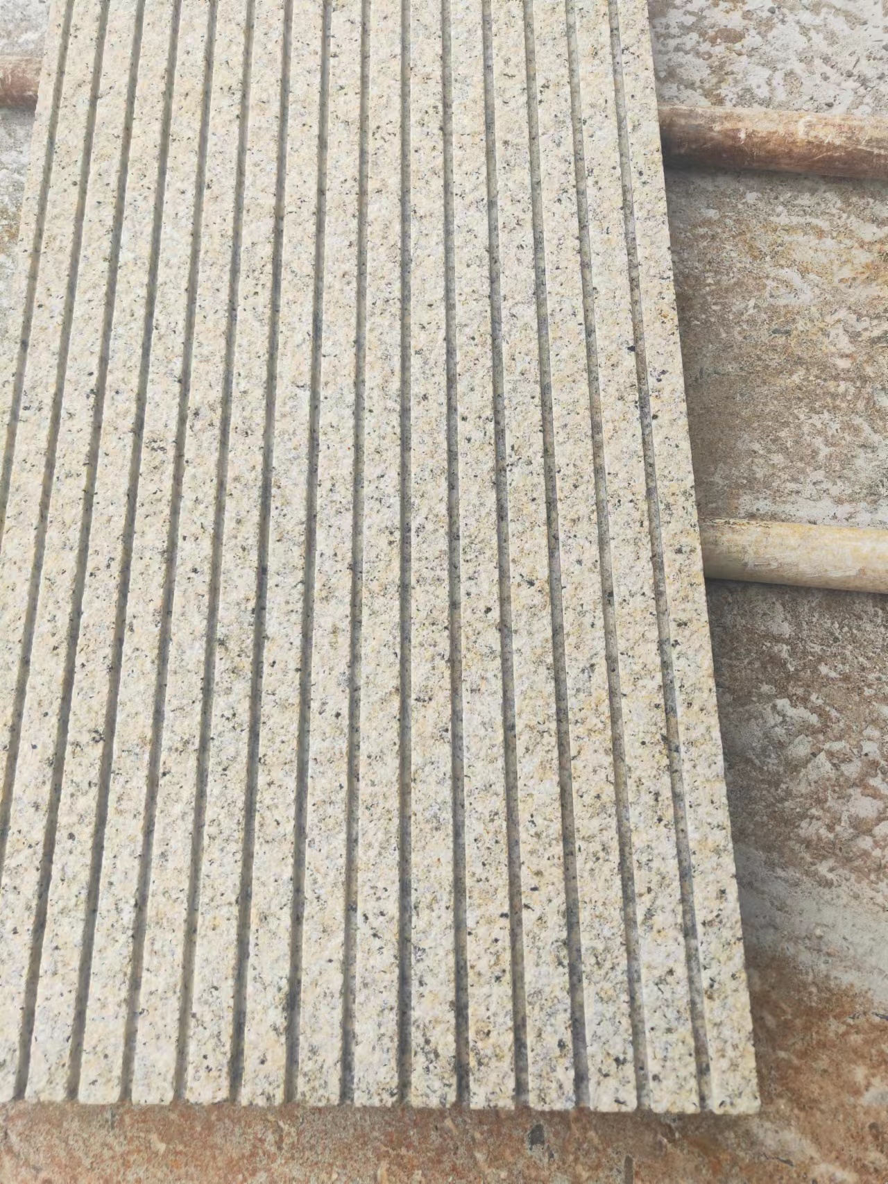 山東黃銹石拉絲面廠家