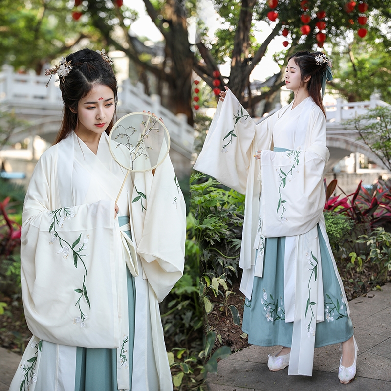 輕衣霓裳漢服租賃 大學(xué)生面試裝出服裝出租