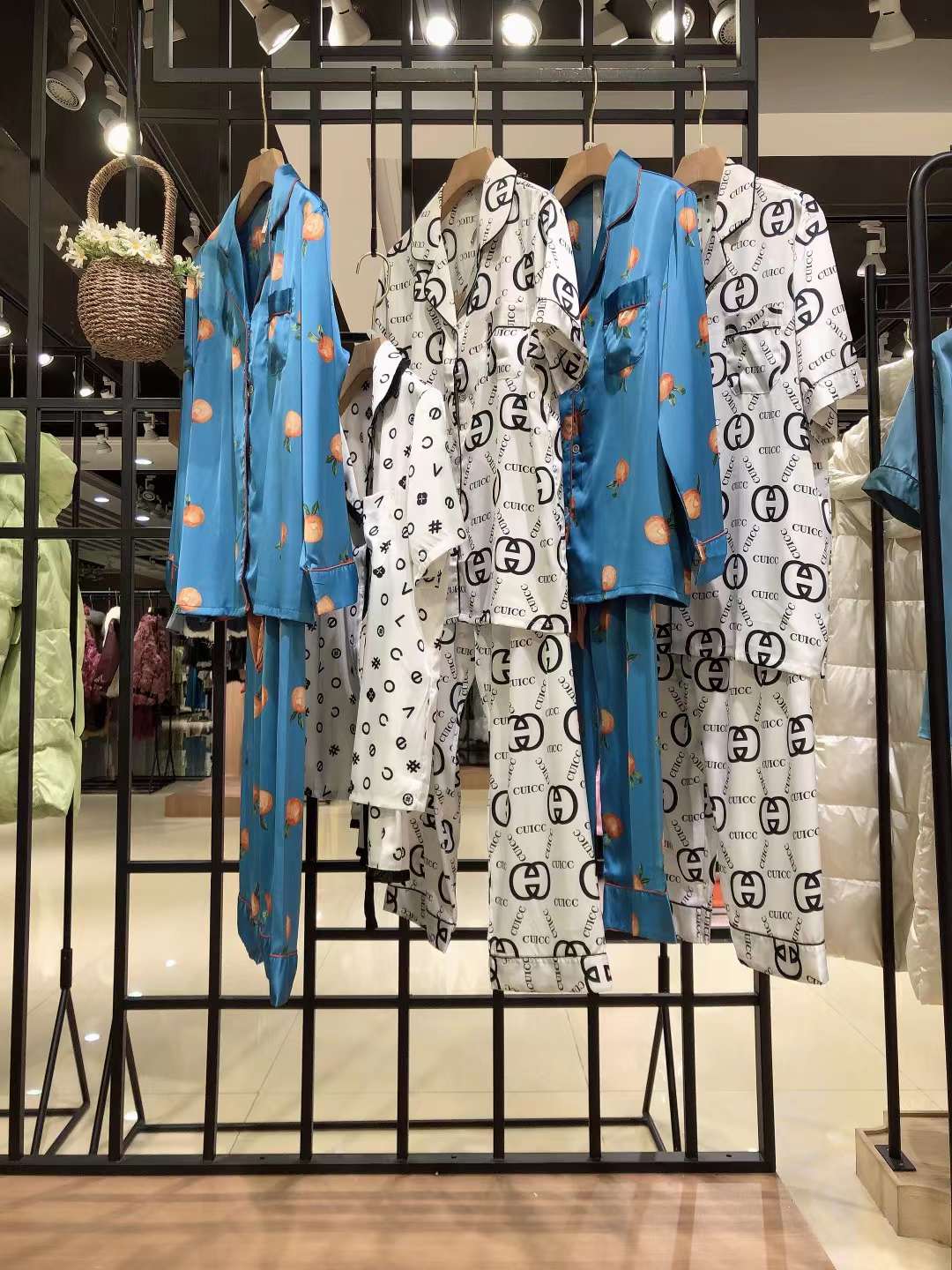 【羅秀佧家居服】22秋專柜撤柜女裝折扣進(jìn)貨價(jià)格 品牌折扣女裝衣服批發(fā)