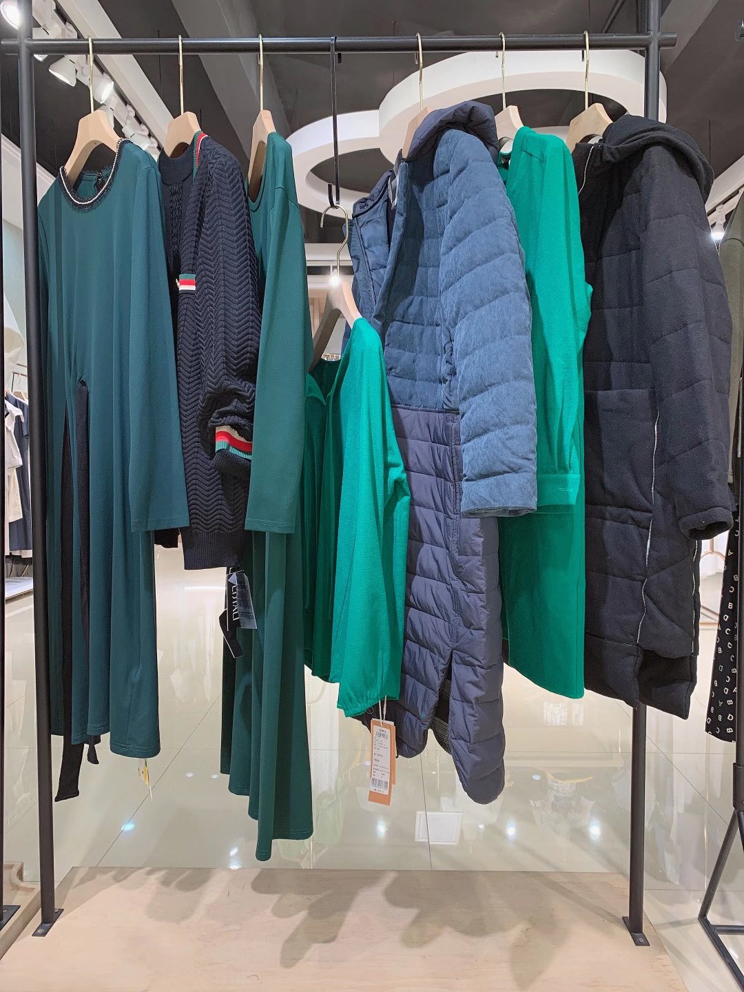 品牌撤柜女裝 莉佳麗2022 大 牌女裝快手帶貨庫(kù)存進(jìn)貨走份批發(fā)渠道