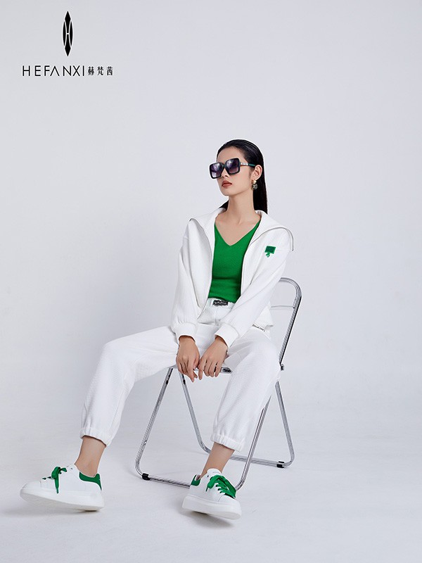 時尚品牌赫梵茜2022秋裝專柜撤柜折扣女裝貨源批發(fā) 品牌女裝折扣尾貨市場