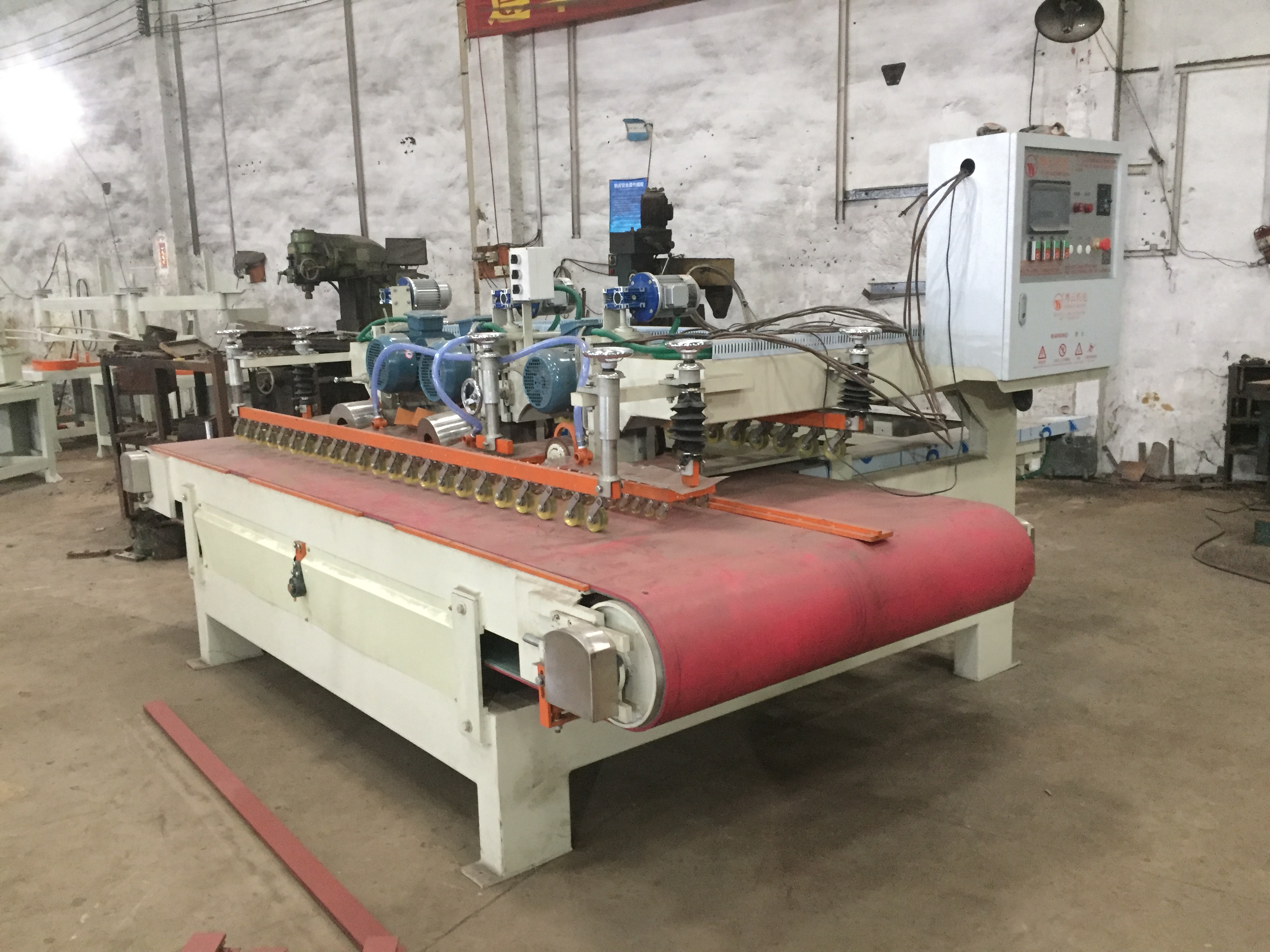 粵云巖板數(shù)控三刀切割機(jī)切割倒角修邊開槽