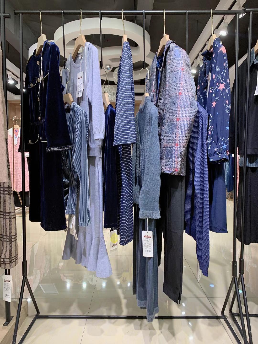 撤柜折扣女裝 丹慕妮爾2022剪標(biāo)撤柜高端 品牌女裝庫(kù)存尾貨清倉(cāng)市場(chǎng)
