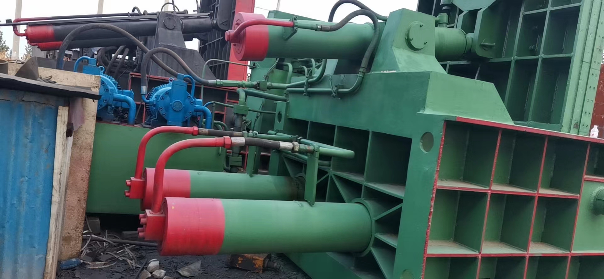 鶴壁二手壓塊機(jī)報價_價格_批發(fā)商_供應(yīng)商_生產(chǎn)廠家【長葛市李赫機(jī)械廠】