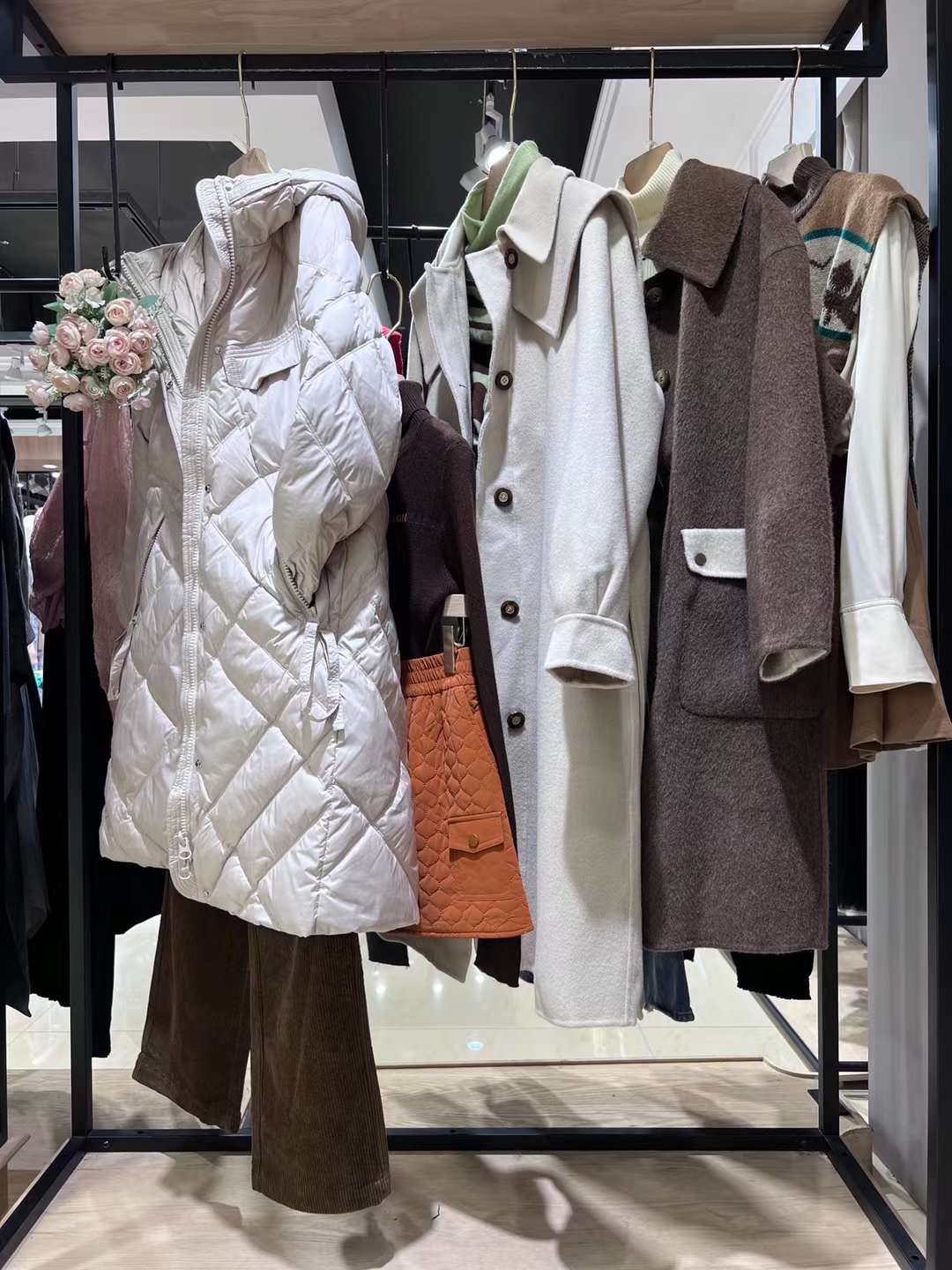 A.E.NICE艾爾麗斯22秋女裝尾貨庫(kù)存走份批發(fā) 品牌折扣店女裝直播貨源供應(yīng)鏈