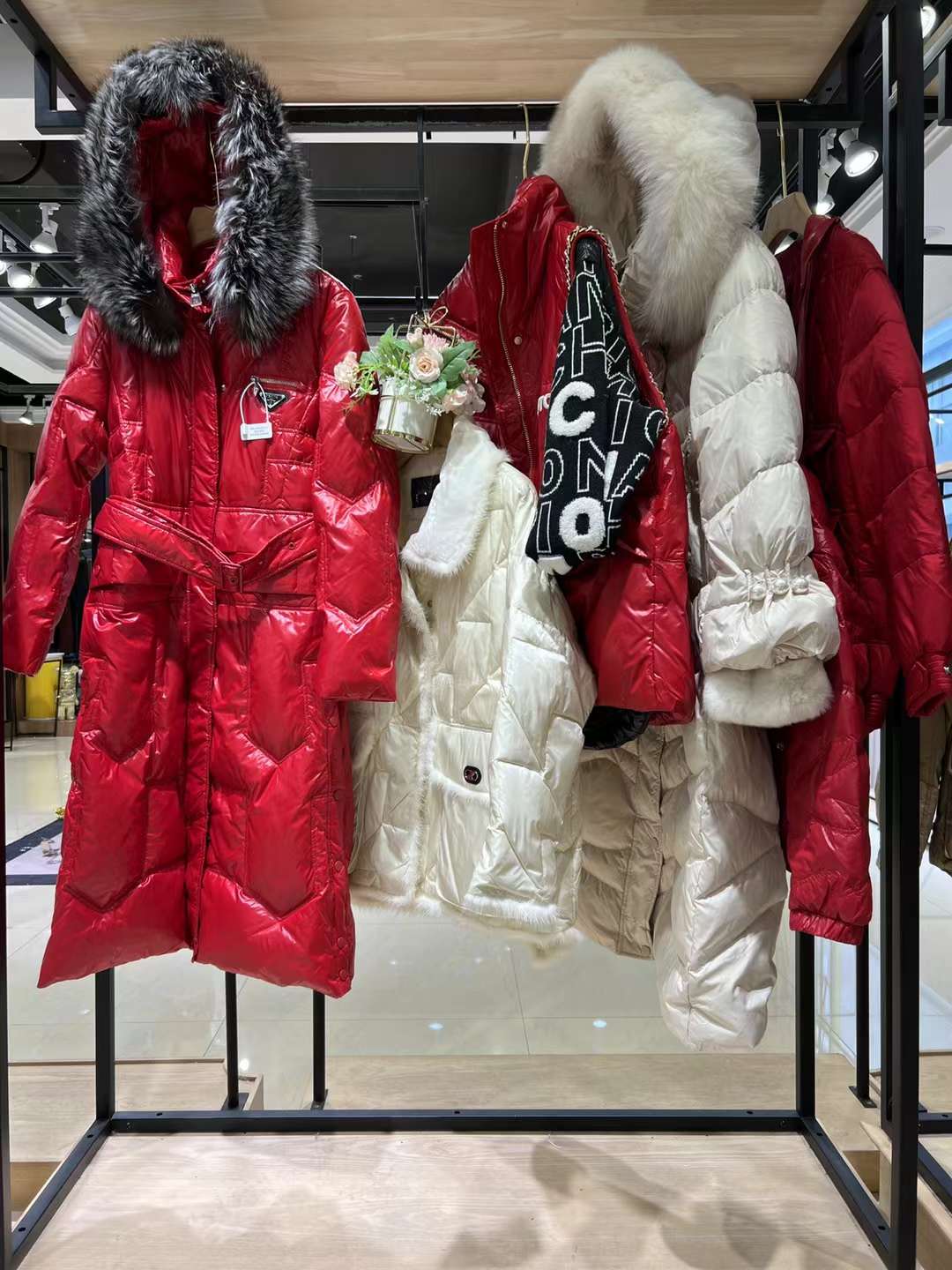 高 端時(shí)尚羽絨服卡布基諾22冬反季特賣品牌折扣女裝羽絨服清倉(cāng)尾貨直播貨源