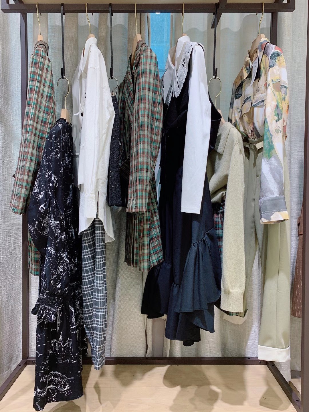 品牌折扣女裝 蘇昔 20 22直播撤柜女裝折扣庫存尾貨廠家貨源批發(fā)清倉