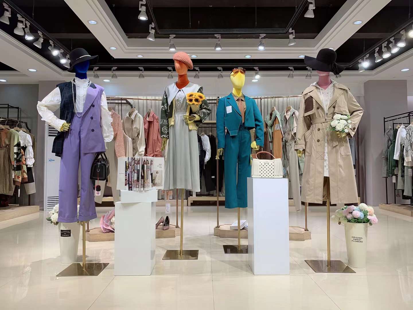 品牌折扣女裝 紀(jì)優(yōu)希2022 秋冬  剪標(biāo)撤柜高端 品牌女裝庫(kù)存尾貨清倉(cāng)市場(chǎng)