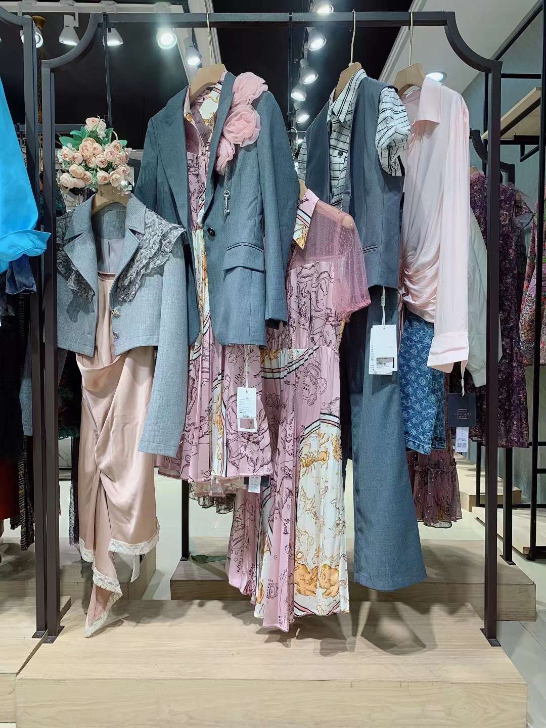 華倫天奴之安娜貝拉22四季裝品牌女裝專柜撤柜雜款庫存尾貨一手貨源批發(fā)