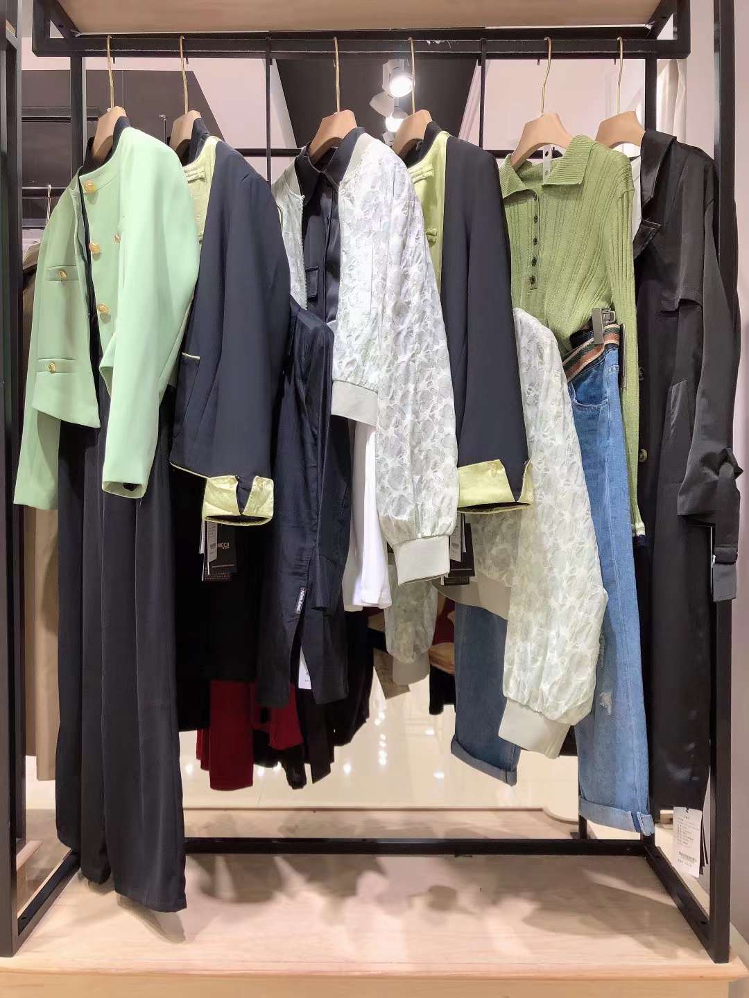 品牌折扣女裝 婕妮熙202秋 直播間的品牌折扣女裝批發(fā)進貨渠道