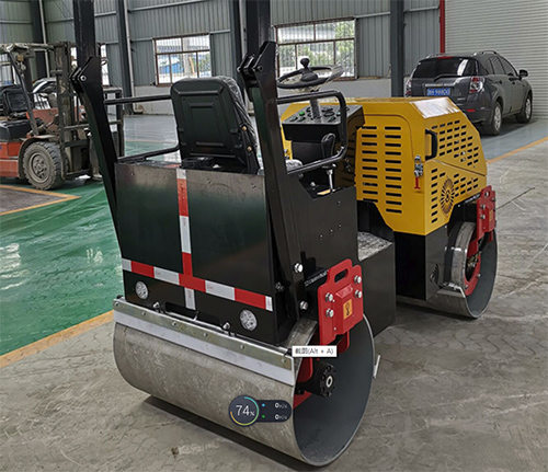 目前2噸壓路機(jī)1 振動(dòng)壓路機(jī) 雙鋼輪壓路機(jī)現(xiàn)貨