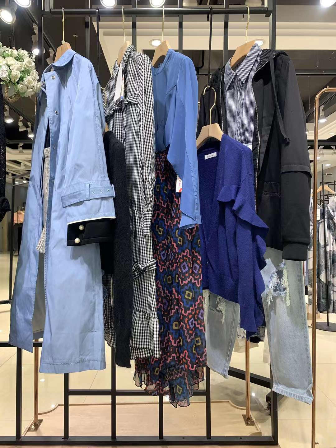 撤柜女裝 RT-Retro Tomorrow2022品牌女裝折扣尾貨批發(fā)市場(chǎng)供應(yīng)商