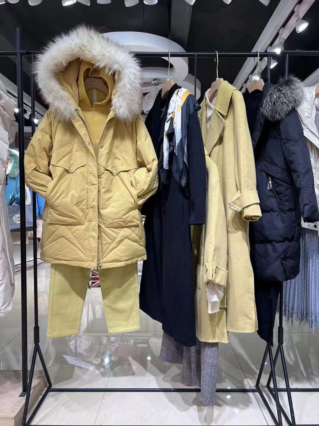 郁香菲2022秋冬上海一 線大 牌女裝專柜下架庫(kù)存批發(fā) 尾單女裝正 品批發(fā)尾貨