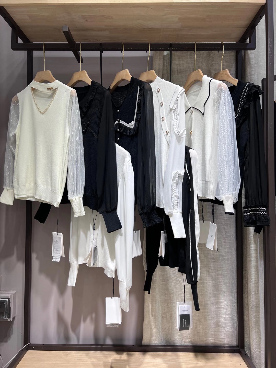 撤柜女裝 茜娜女神2022秋 想直播品牌女裝尾貨帶貨供應(yīng)商怎么找