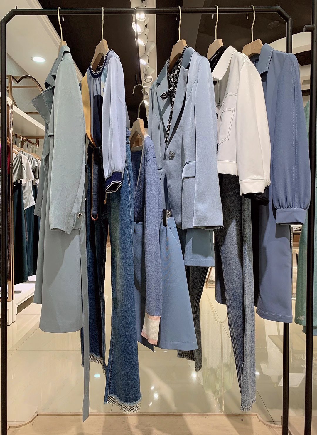 撤柜女裝品牌 珞娜2022秋品牌折扣女裝尾貨庫存進(jìn)貨批發(fā)市場