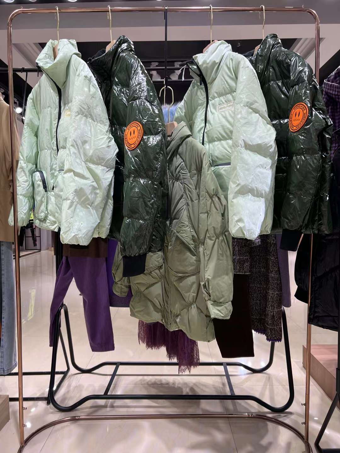 品牌折扣女裝 芭莎歌娣羽絨服2022冬 直播撤柜清倉女裝尾貨貨源雜款批發(fā)