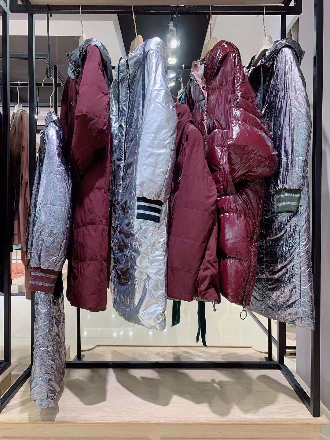 芭登芮芮/珂蕾朵姆22冬商場撤柜品牌女裝羽絨服尾貨批發(fā)進貨貨源