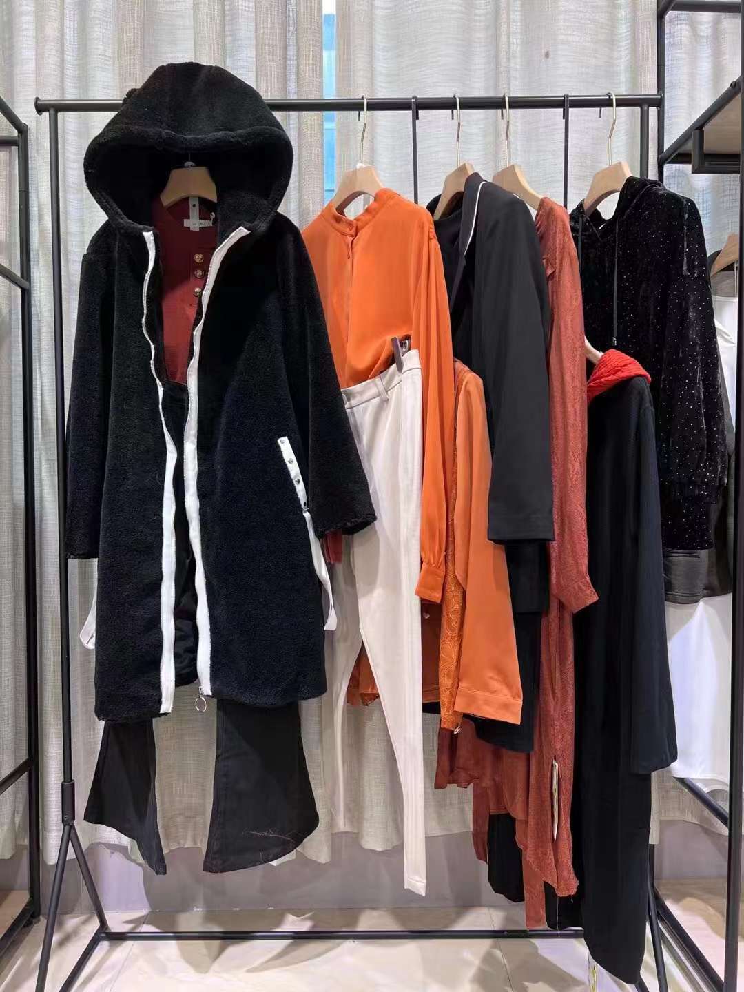 香港時尚大碼女裝品牌【莉佳麗】22秋冬實體店直播間品牌折扣女裝專柜撤柜批發(fā)貨源