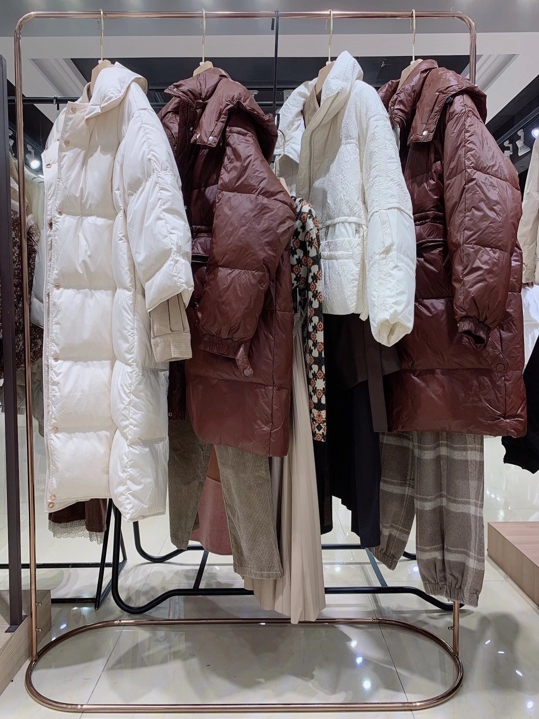 撤柜折扣女裝 艾蜜雪2022冬 商場 專柜品牌女裝折扣庫存尾貨清倉剪標(biāo)一手貨源