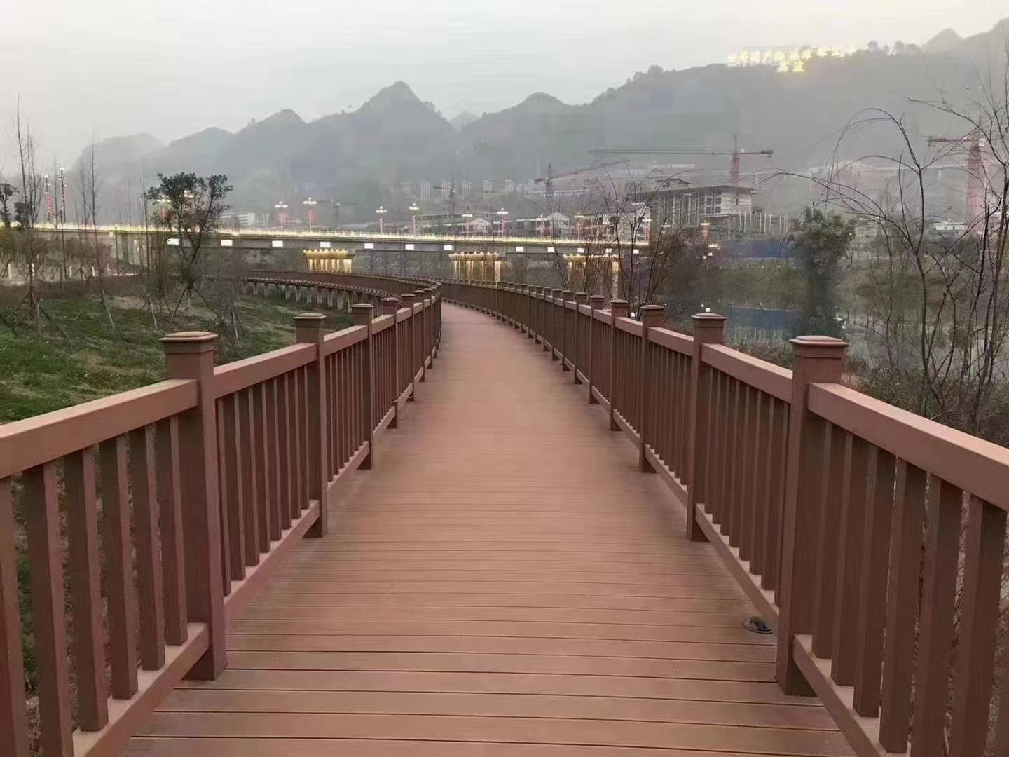 成都塑木地板生產(chǎn)廠家  四川戶外木塑地板廠家