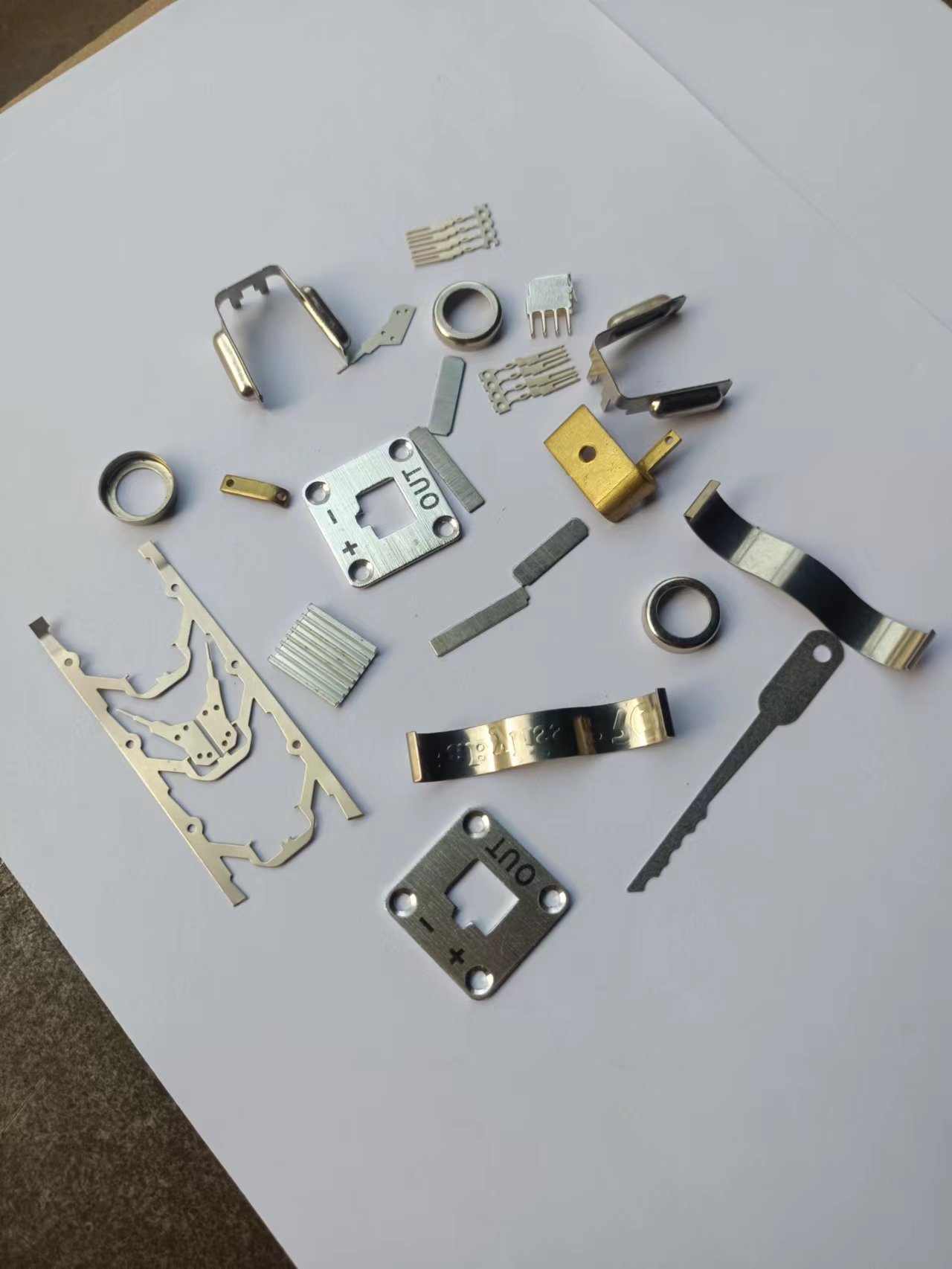 五金沖壓件，材質(zhì)有銅、不銹鋼、鋁、鐵路等 五金沖壓件批發(fā) 五金沖壓件定做