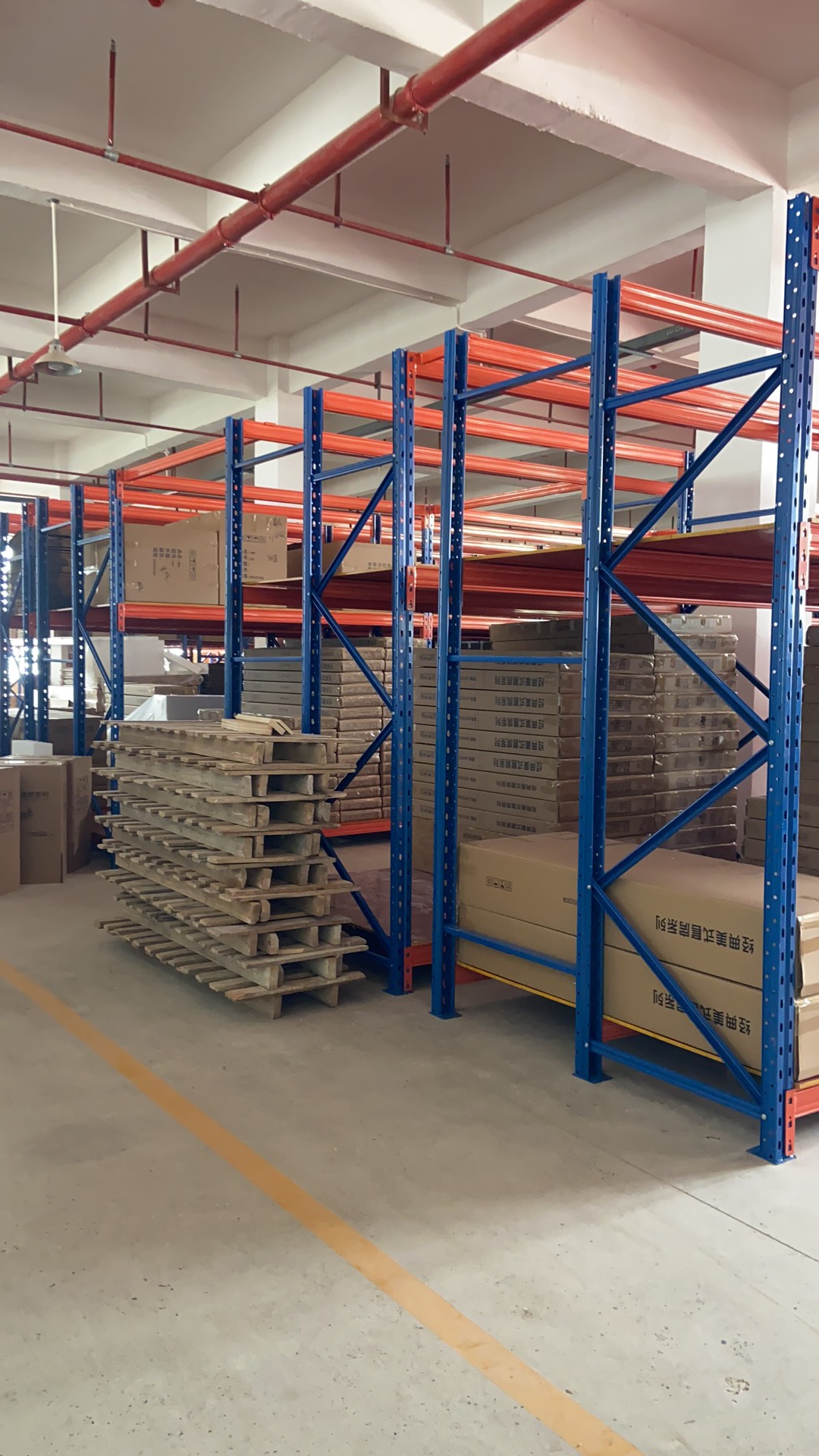 璽宸倉儲(chǔ)，輕型貨架，中型貨架，重型貨架，閣樓貨架 重型貨架三立柱重型倉儲(chǔ)貨架