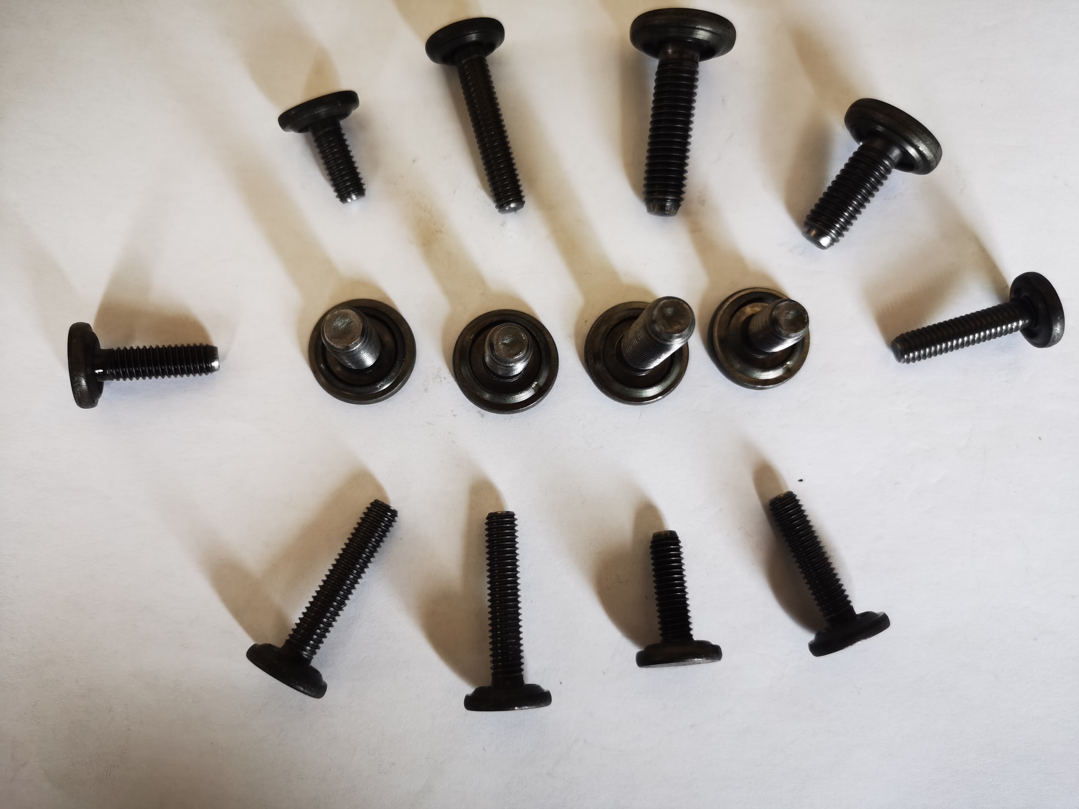 大量批發(fā)帶槽焊接螺釘 廠家直接發(fā)貨帶槽焊接螺釘，帶槽焊接螺釘有庫存，價(jià)格美麗