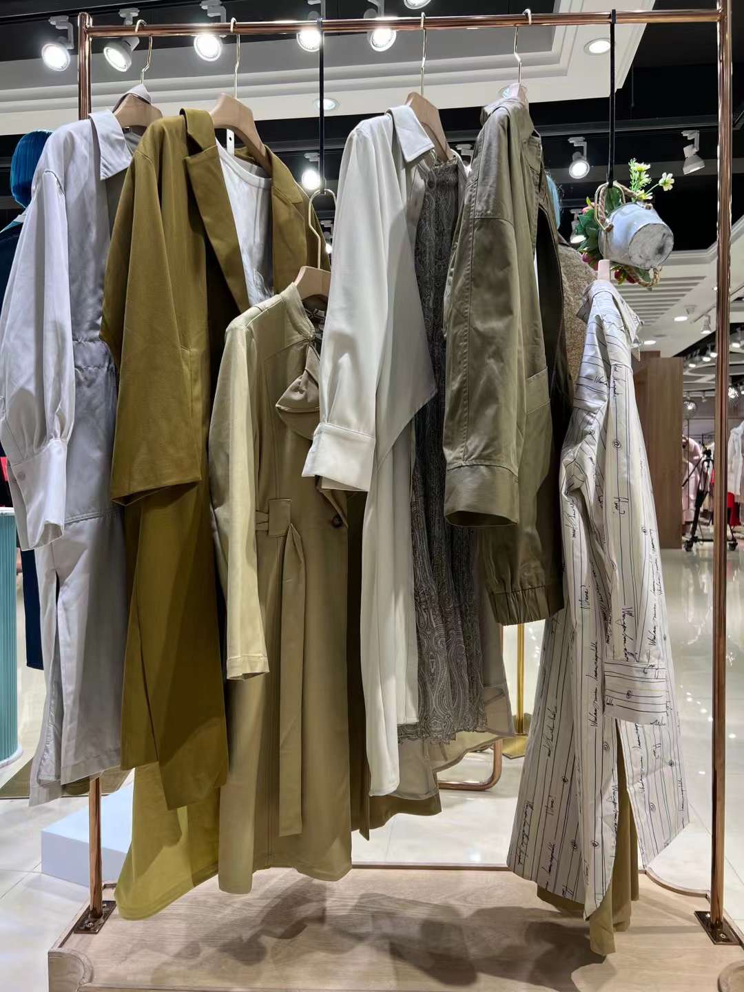 專(zhuān)柜撤柜高 檔輕 奢品牌女裝尾貨批發(fā)渠道 撤柜正 品女裝 述忘2022秋冬