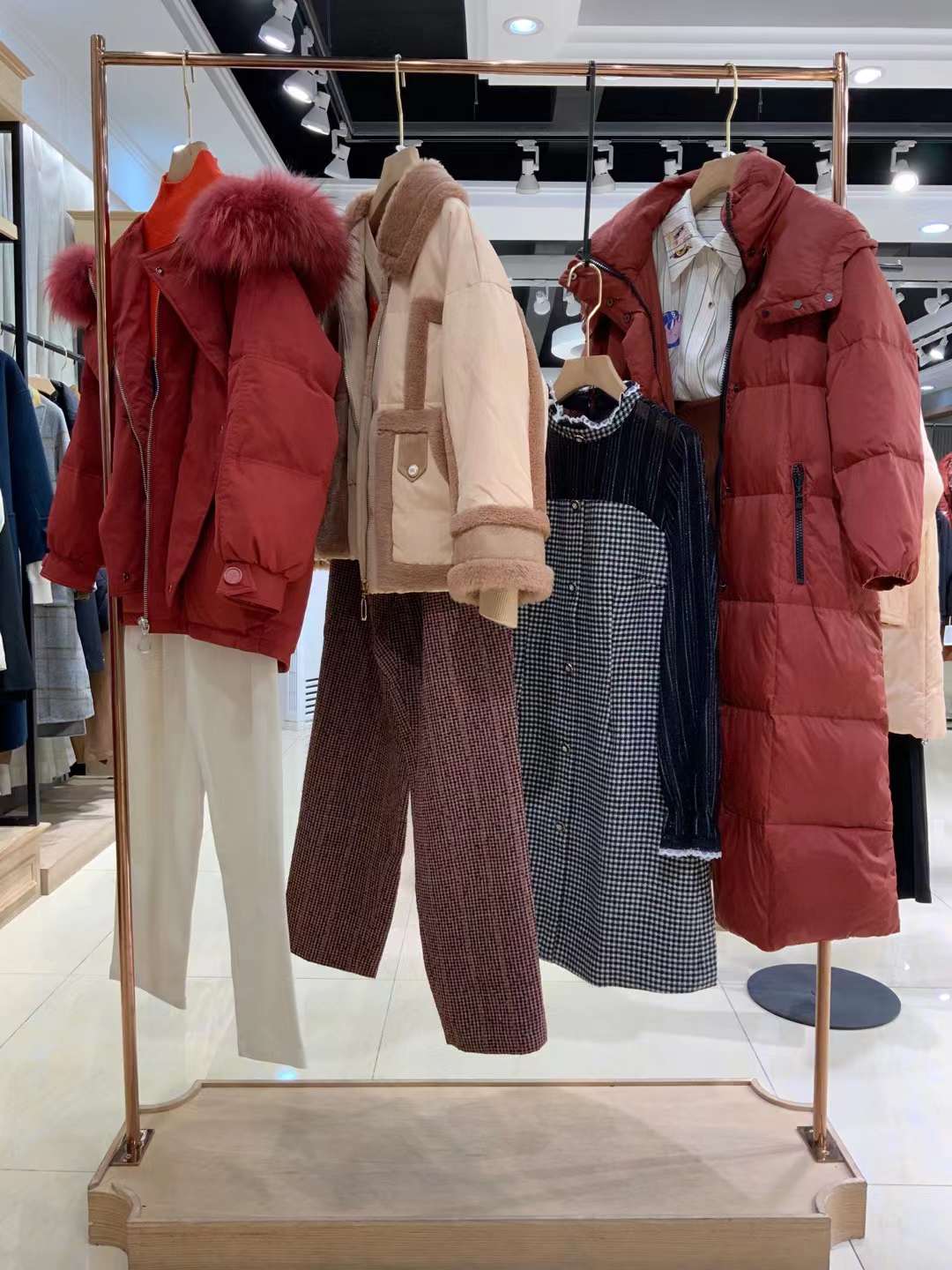 歐絨萊ORO LAY中國原創(chuàng)時尚品牌折扣店女裝貨源布梵季歌長期供應(yīng)批發(fā)