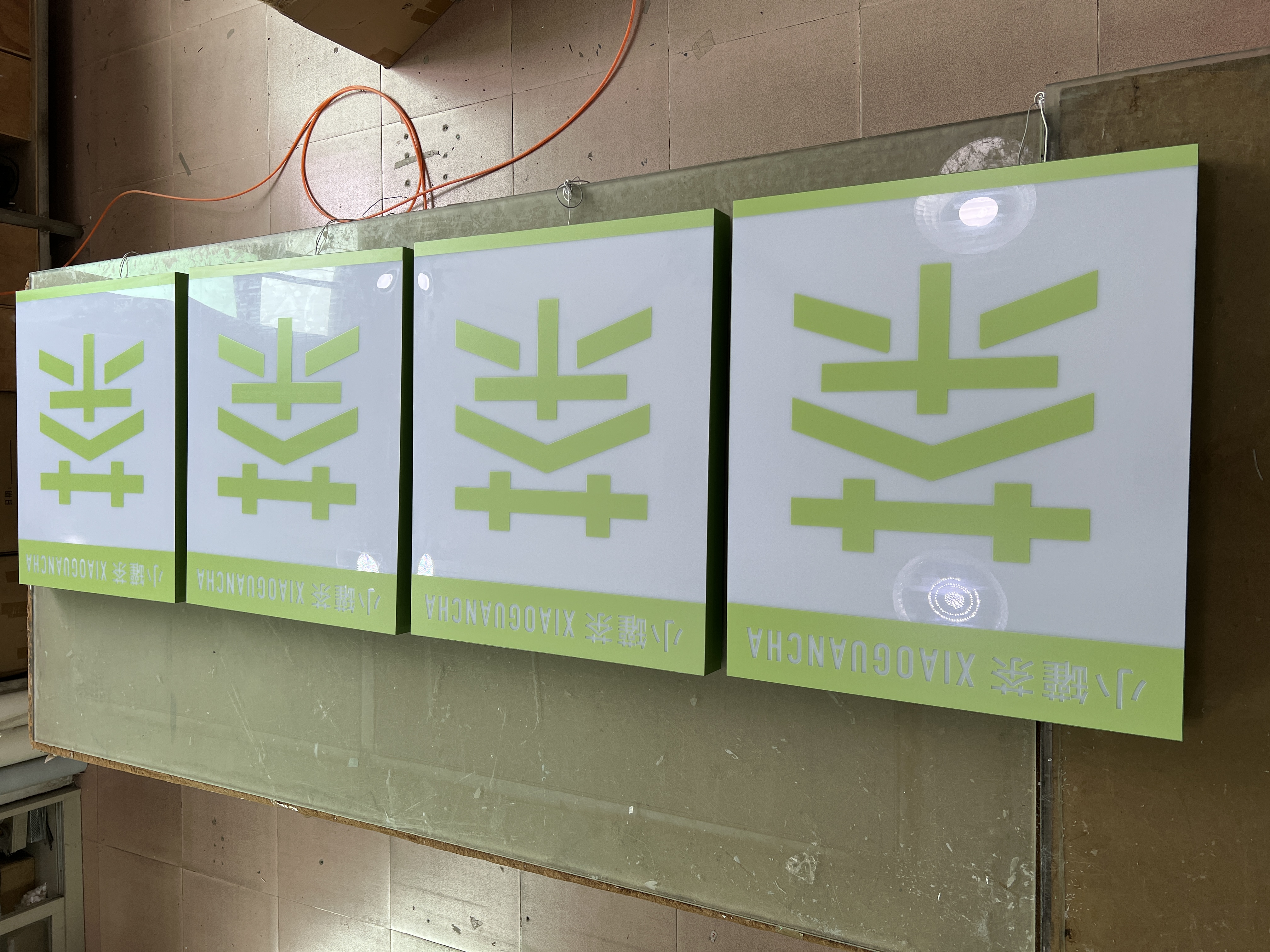 小罐茶發(fā)光雙面燈箱，發(fā)光燈箱生產(chǎn)廠家，燈箱供應(yīng)商，小罐茶廣告字供應(yīng)商