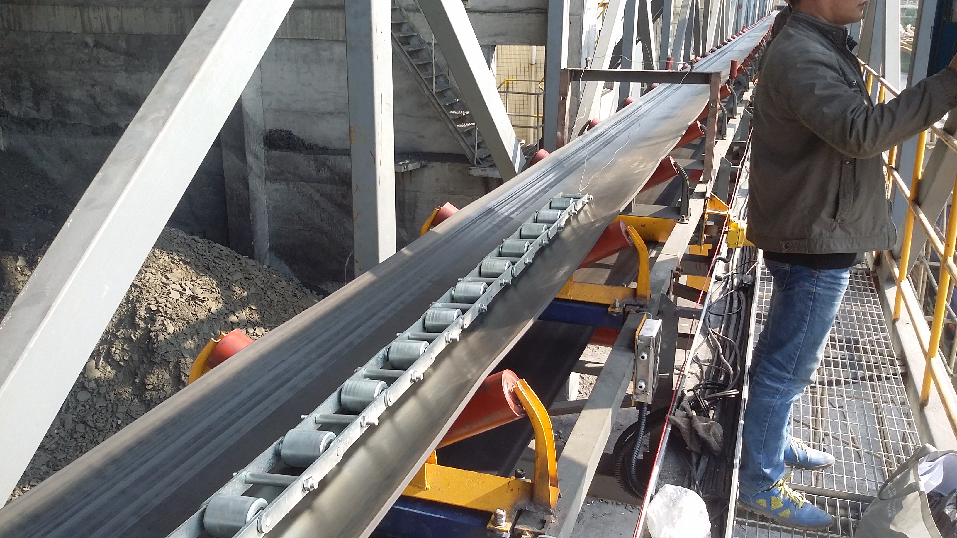 皮帶輸送機 皮帶輸送機廠家-價格-定制【徐州市特立機械科技有限公司】