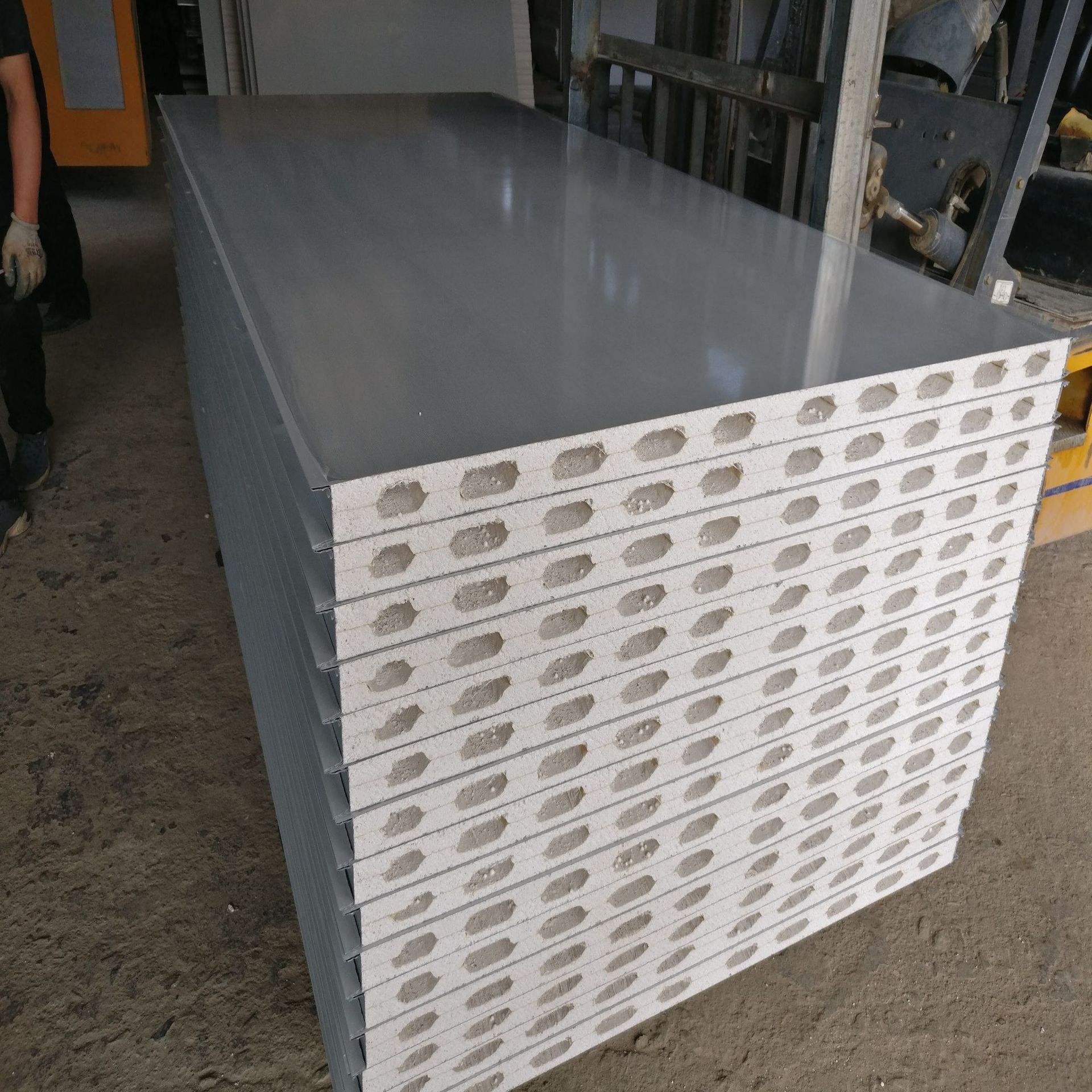 云南昆明硫氧鎂彩鋼板生產(chǎn)廠家-云南誠曉彩鋼板業(yè)有限公司