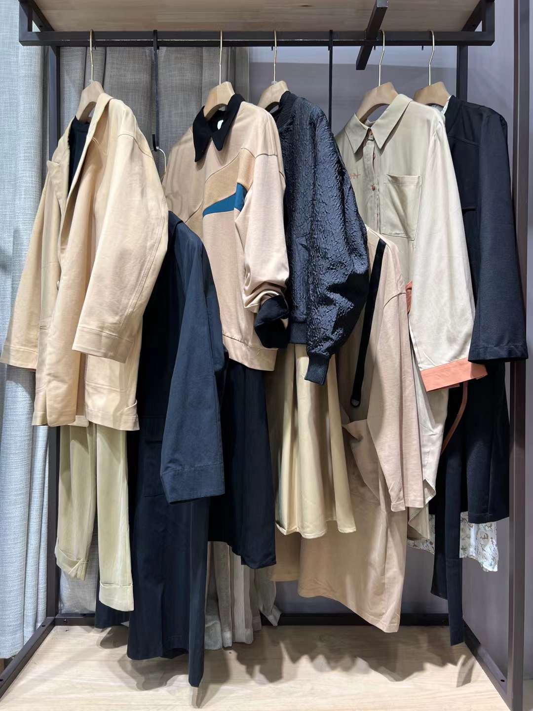 商場撤柜品牌折扣女裝尾貨庫存一手貨源批發(fā) 撤柜折扣女裝述忘2022秋冬
