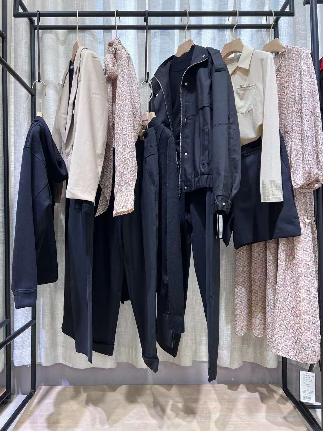 柯妮絲麗2022秋冬品牌尾貨女裝貨源專柜折扣批發(fā) 專柜下架剪標(biāo)折扣批發(fā)