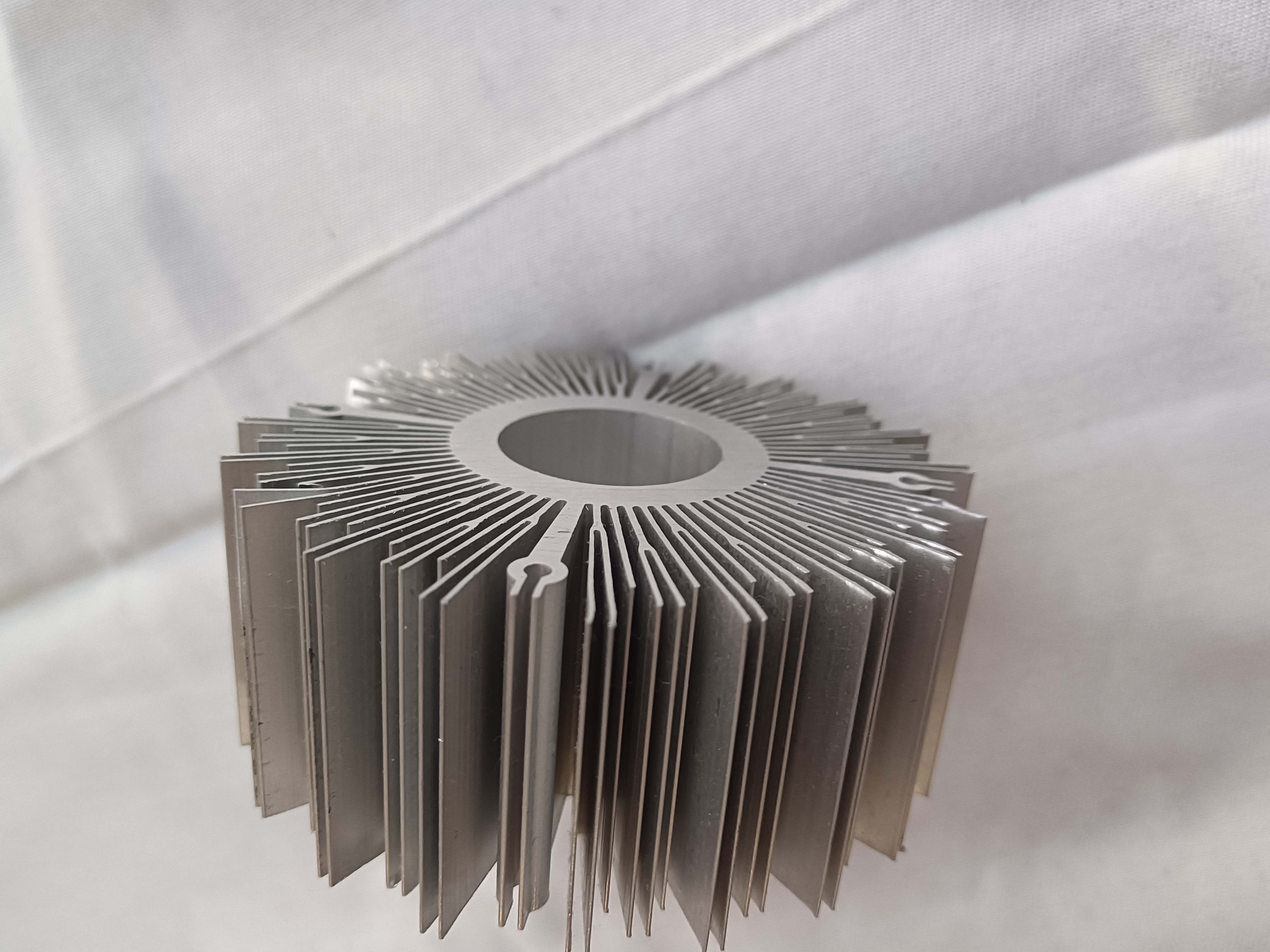 散熱器定制_價(jià)格_供應(yīng)商_加工_廠家_出廠價(jià)【佛山市振領(lǐng)鋁材有限公司】
