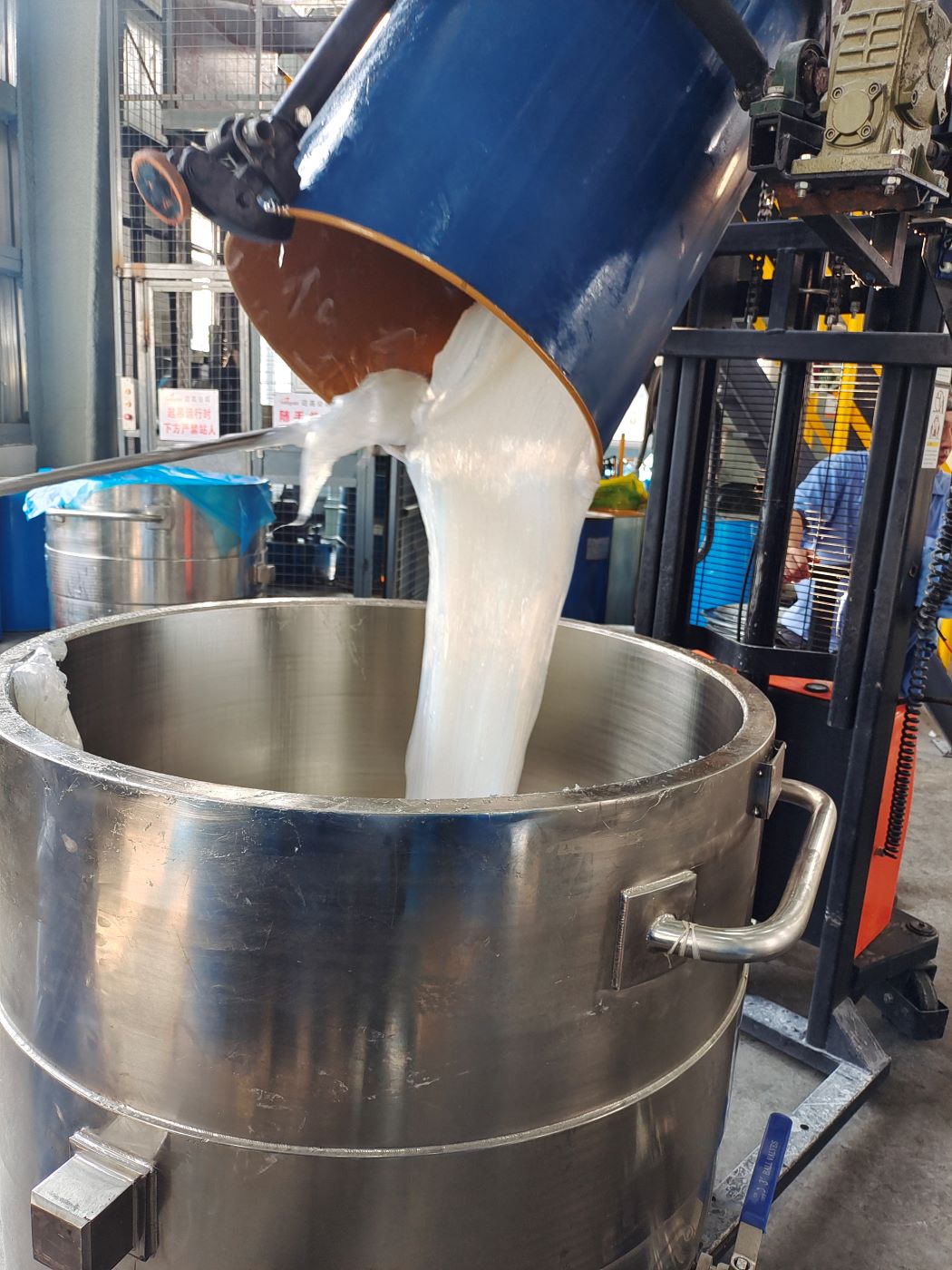 全自動注射工藝用的加成型模具硅膠、良好的流動性，食品級液體硅橡膠IOTA G30-305