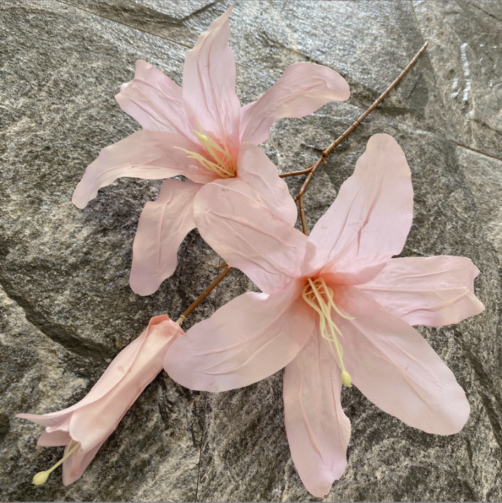 天津婚慶百合假花絹花 客廳臥室裝飾仿真花 攝影拍攝道具擺件插花批發(fā)