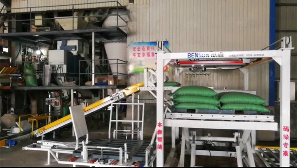 堆垛機(jī)碼垛機(jī)器人高位飼料機(jī)械手碼垛