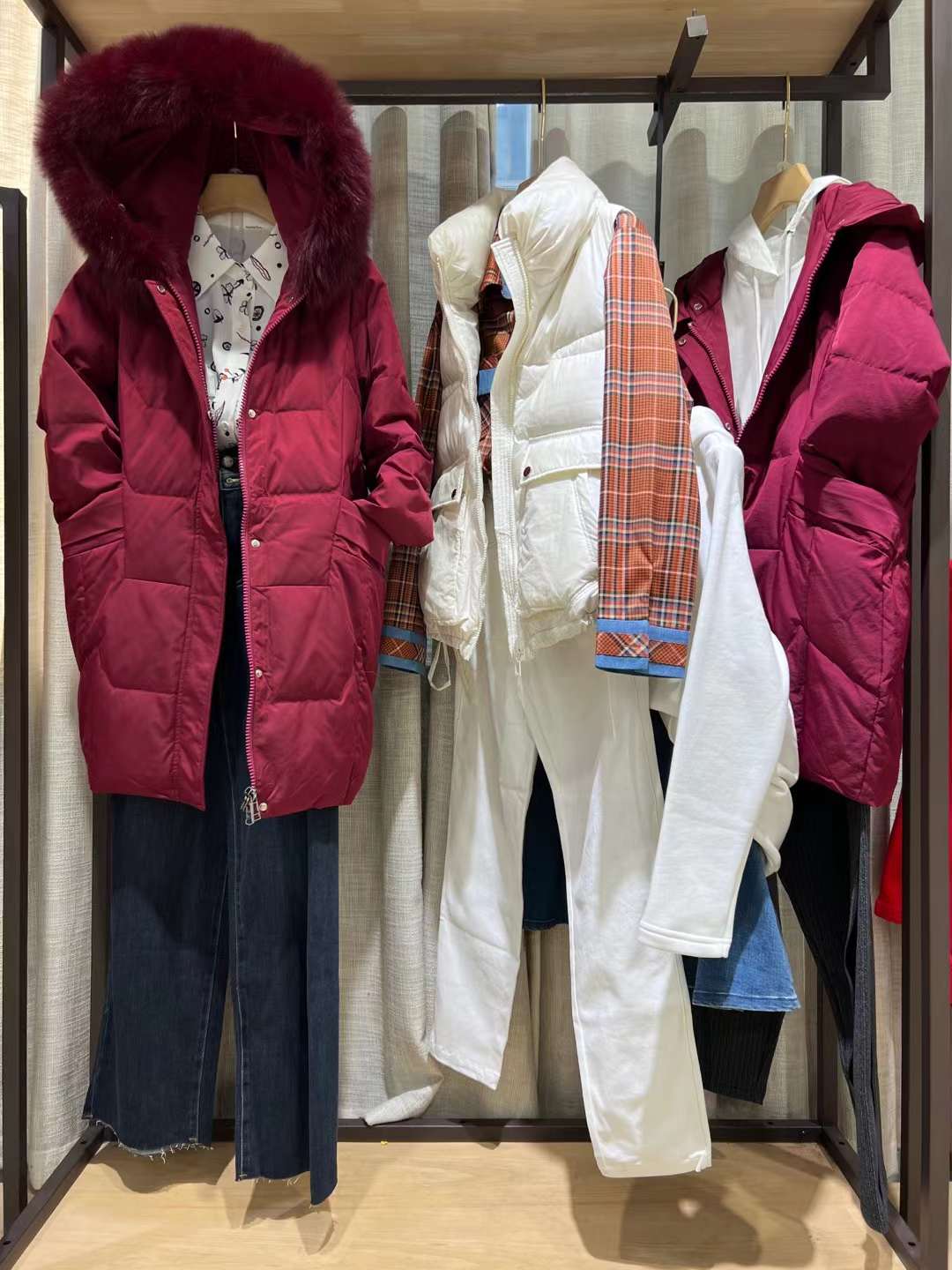 剪標(biāo)撤柜女裝服裝批發(fā)直播間進(jìn)貨渠道 專柜剪標(biāo)女裝約布2022冬