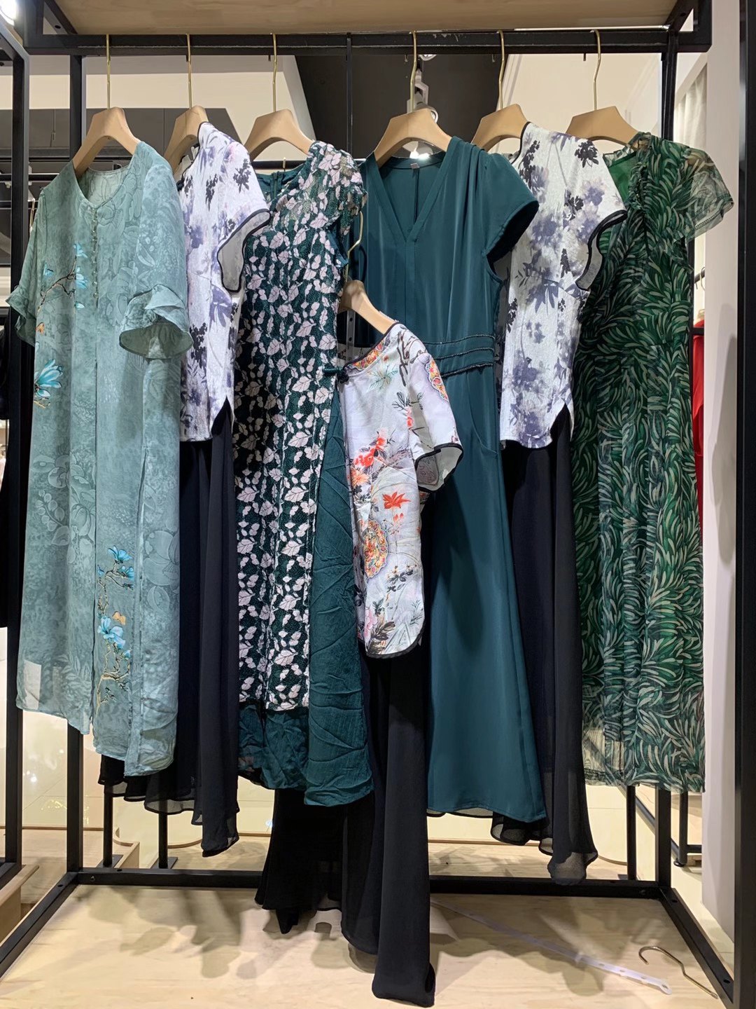 撤柜女裝直播間貨源尾貨清倉(cāng)特賣場(chǎng) 女裝批發(fā)迪莎2023春