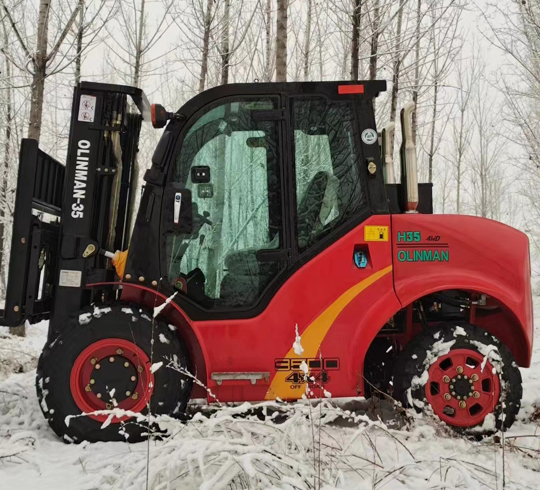 石材四驅(qū)越野叉車