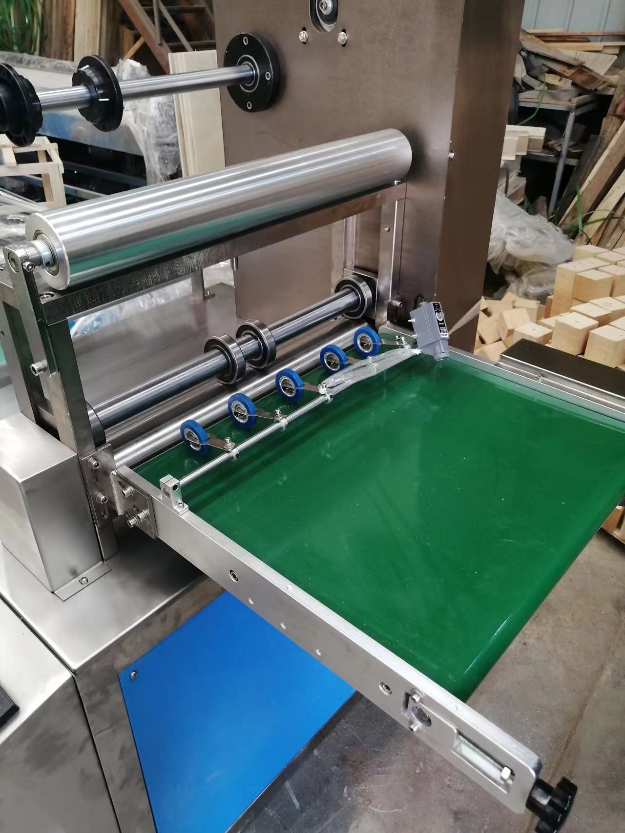 河南600型膏藥輥切機(jī)廠家，批發(fā)，報價【河南輝恒機(jī)電設(shè)備有限公司】