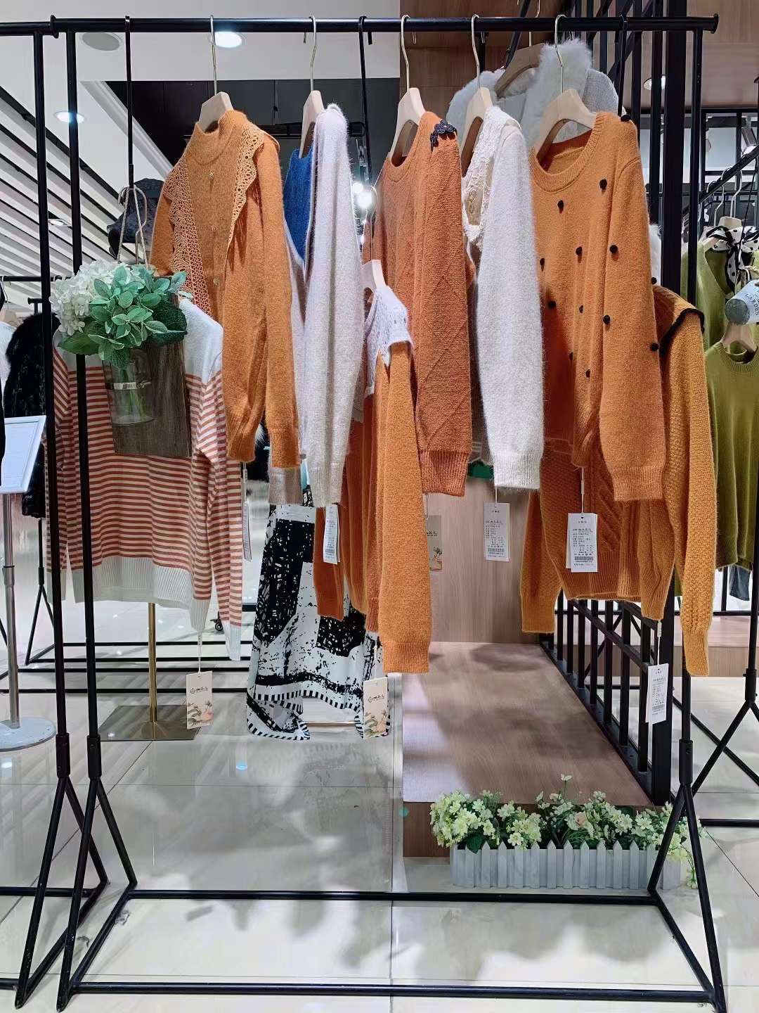 深圳高 端精 品【古丘谷兒】22冬羊毛衫品牌尾貨庫存女裝批發(fā)渠道
