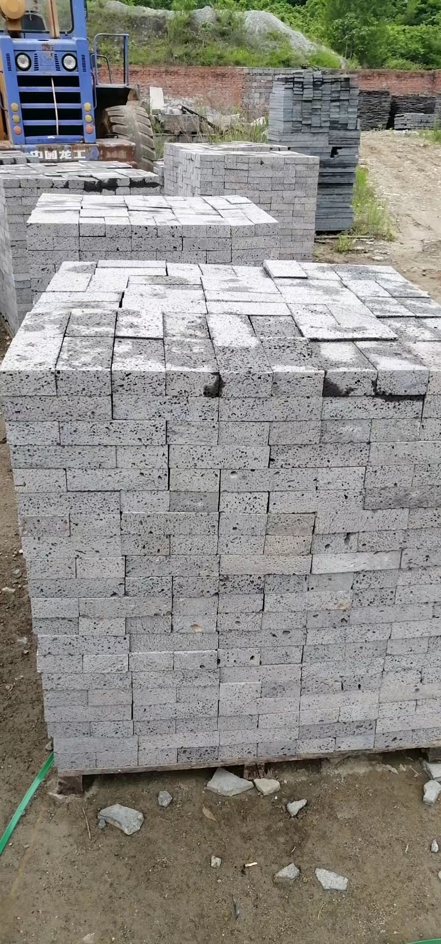 火山巖磚廠家  火山巖磚價格 防滑火山巖石材 裝飾用火山巖石材