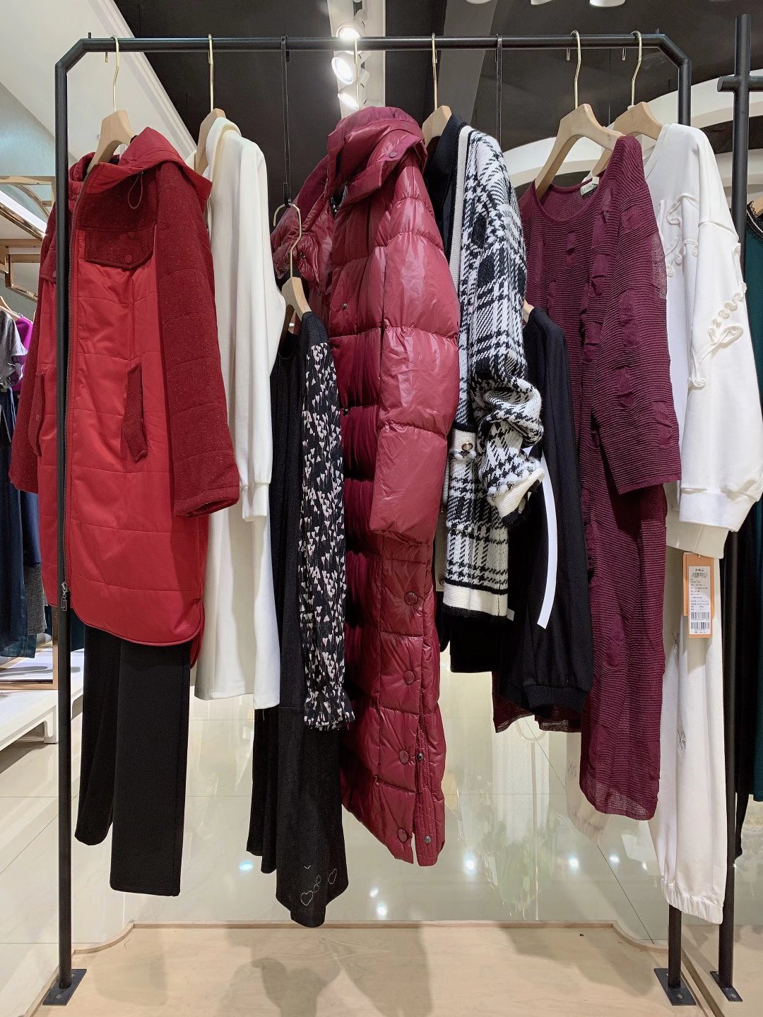 女裝批發(fā) 莉佳麗2022秋冬品牌撤柜剪標(biāo)折扣女裝批發(fā)高端清尾實(shí)體直播貨源走份