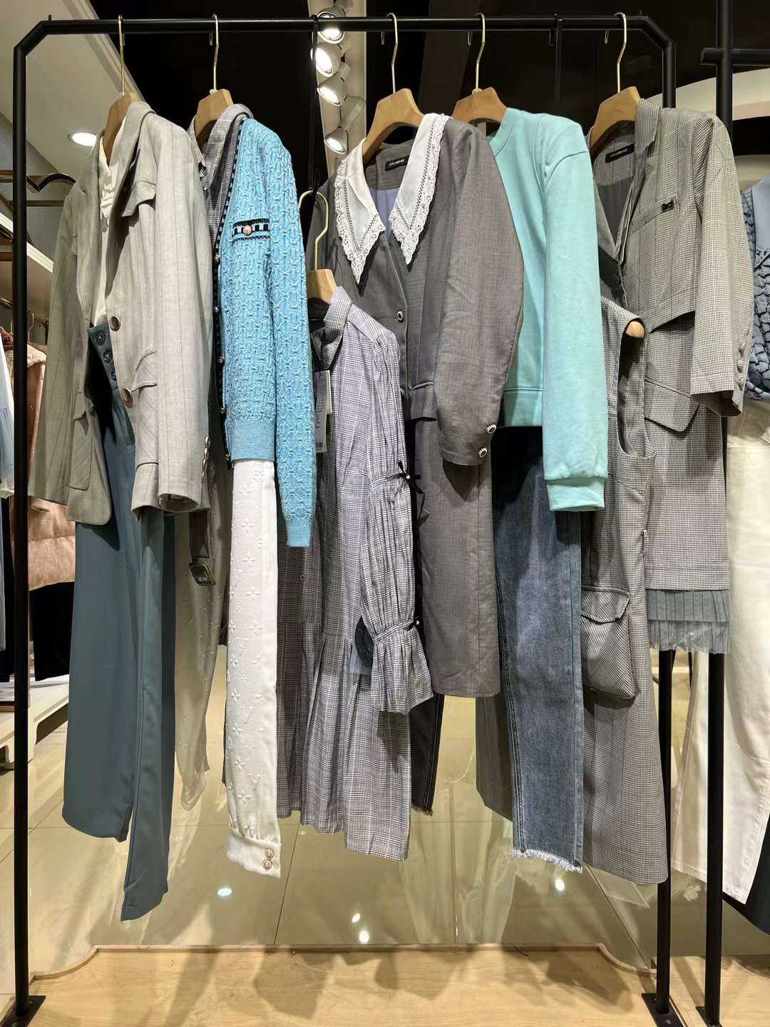 女裝批發(fā) 韓宜2022秋品牌折扣女裝尾貨庫存十三行女裝一手貨源批發(fā)