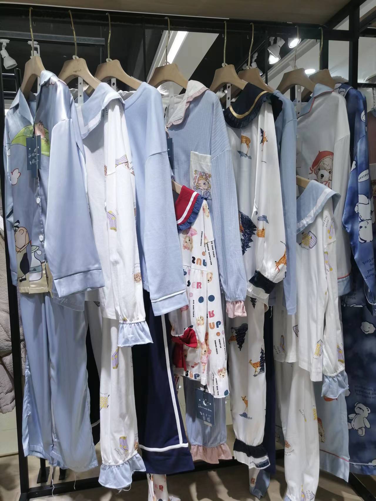 M.FT萌.棼騰家居服2023春品牌折扣女裝尾貨批發(fā)雜款時(shí)尚女裝清倉(cāng)